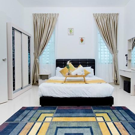 Desaru 16Pax Family With Private Mini Pool & Jacuzzi Villa โกตา ติงกี ภายนอก รูปภาพ